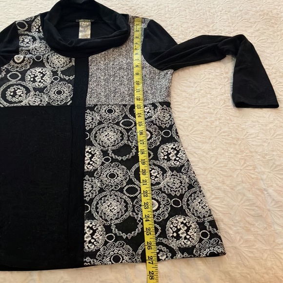 Fabulous black poly/cotton sweater w/light cowl neck in creamy blackgray pattern - Picture 10 of 11